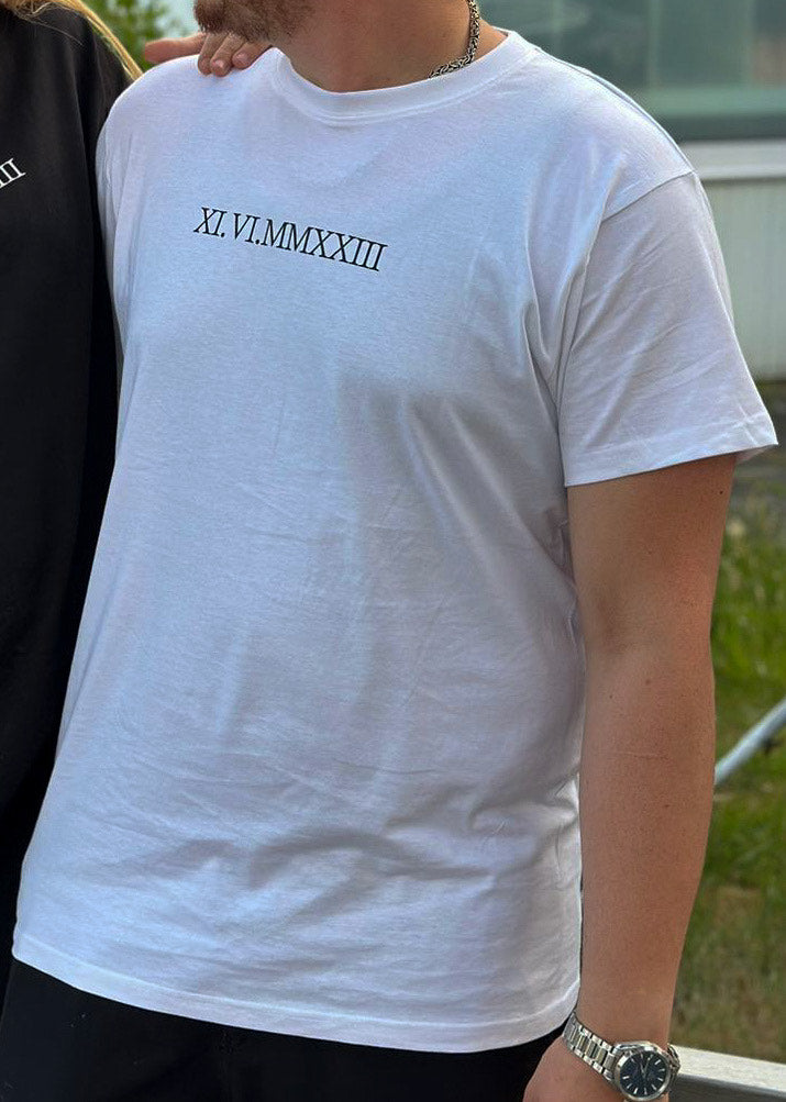 Partnerlook Datum auf Römisch UNISEX T-SHIRT´s