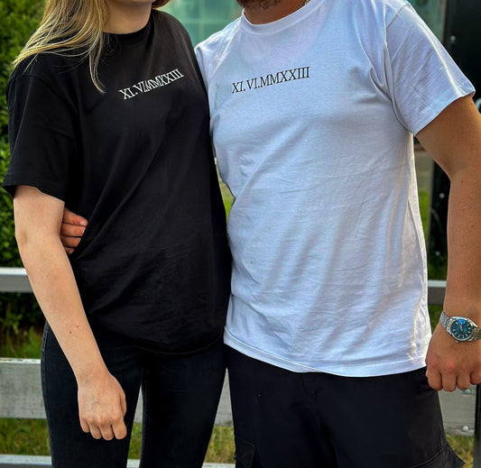 Partnerlook Datum auf Römisch UNISEX T-SHIRT´s