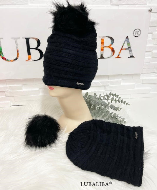 Wintermütze SCHWARZ mit abnehmbaren Bommel